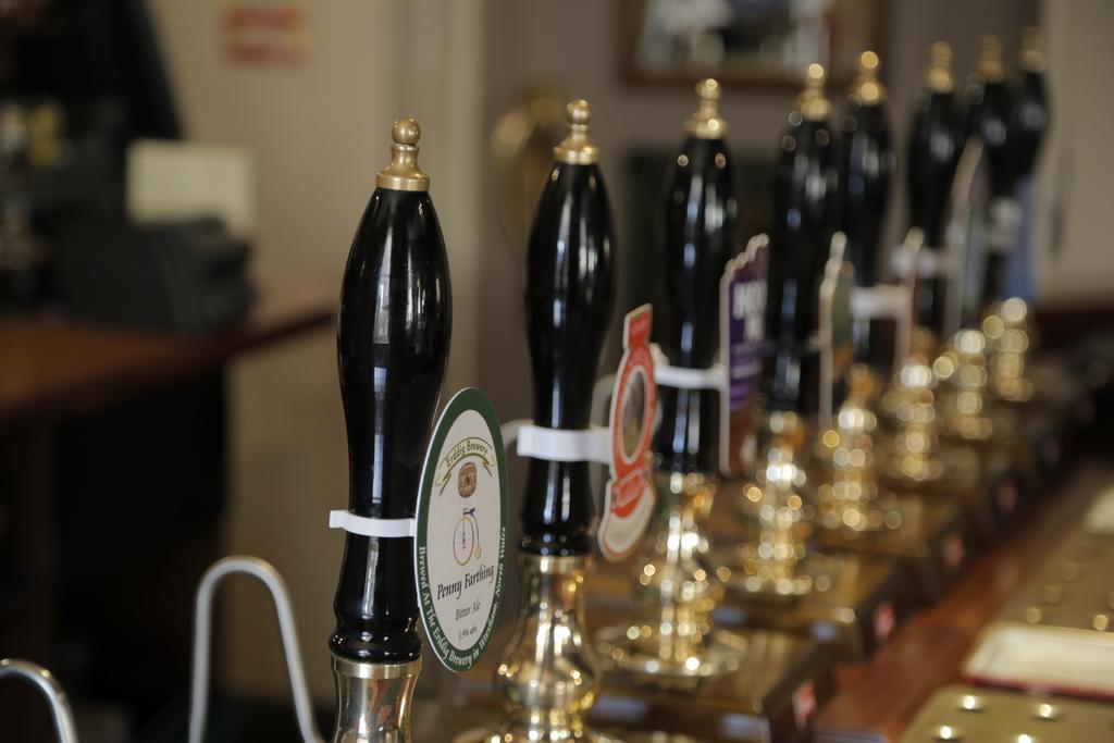 Hanmer Arms 외부 사진