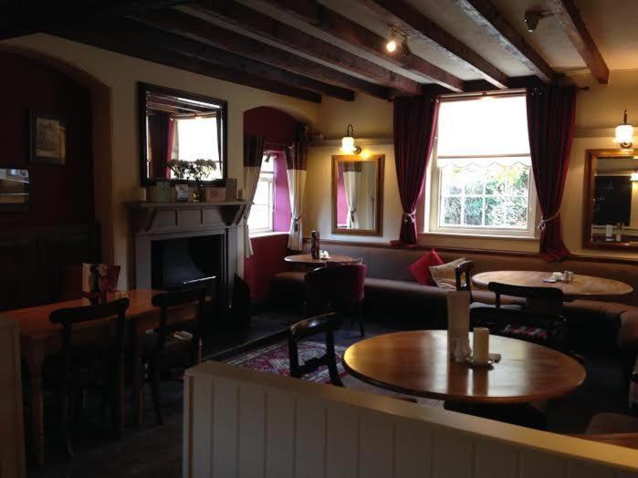 Hanmer Arms 외부 사진